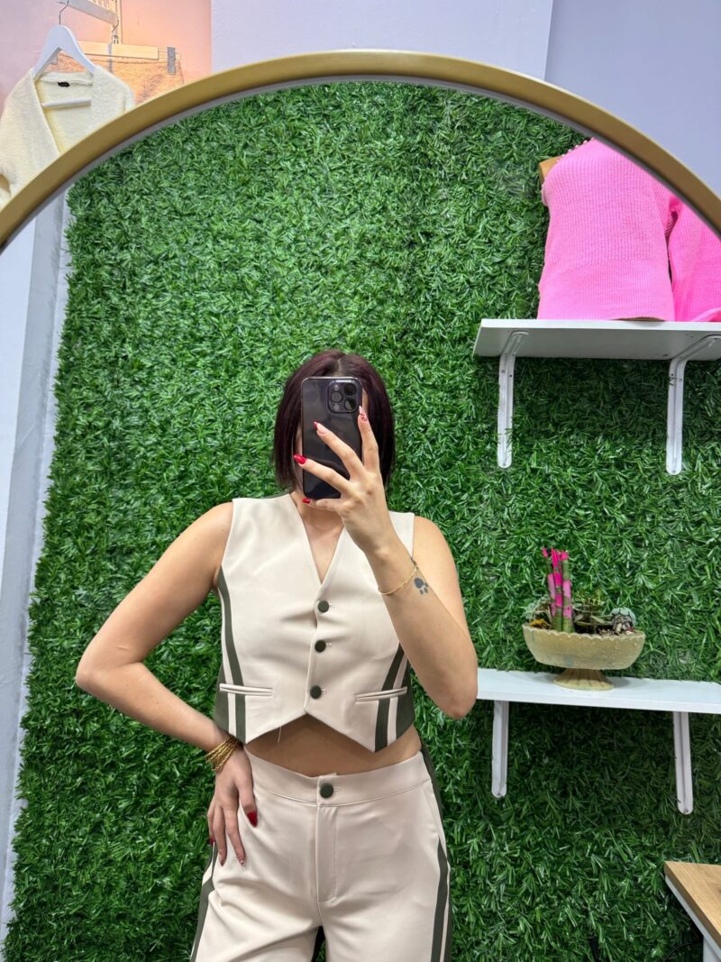 Yeşil şeritli garnili üçlü premium takım