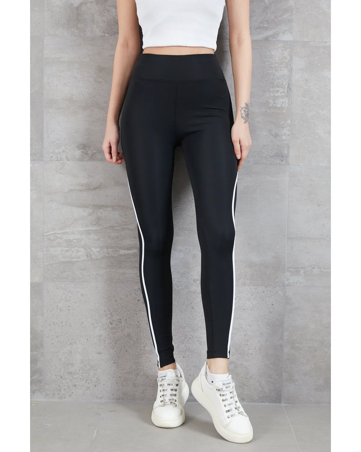 İnce Şeritli Tayt 1 İnce Şeritli Tayt