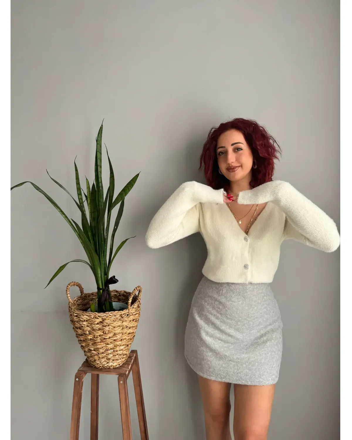 Beyaz tüylü hırka Standart beden 4 Beyaz tüylü hırka Standart beden - Görsel 4