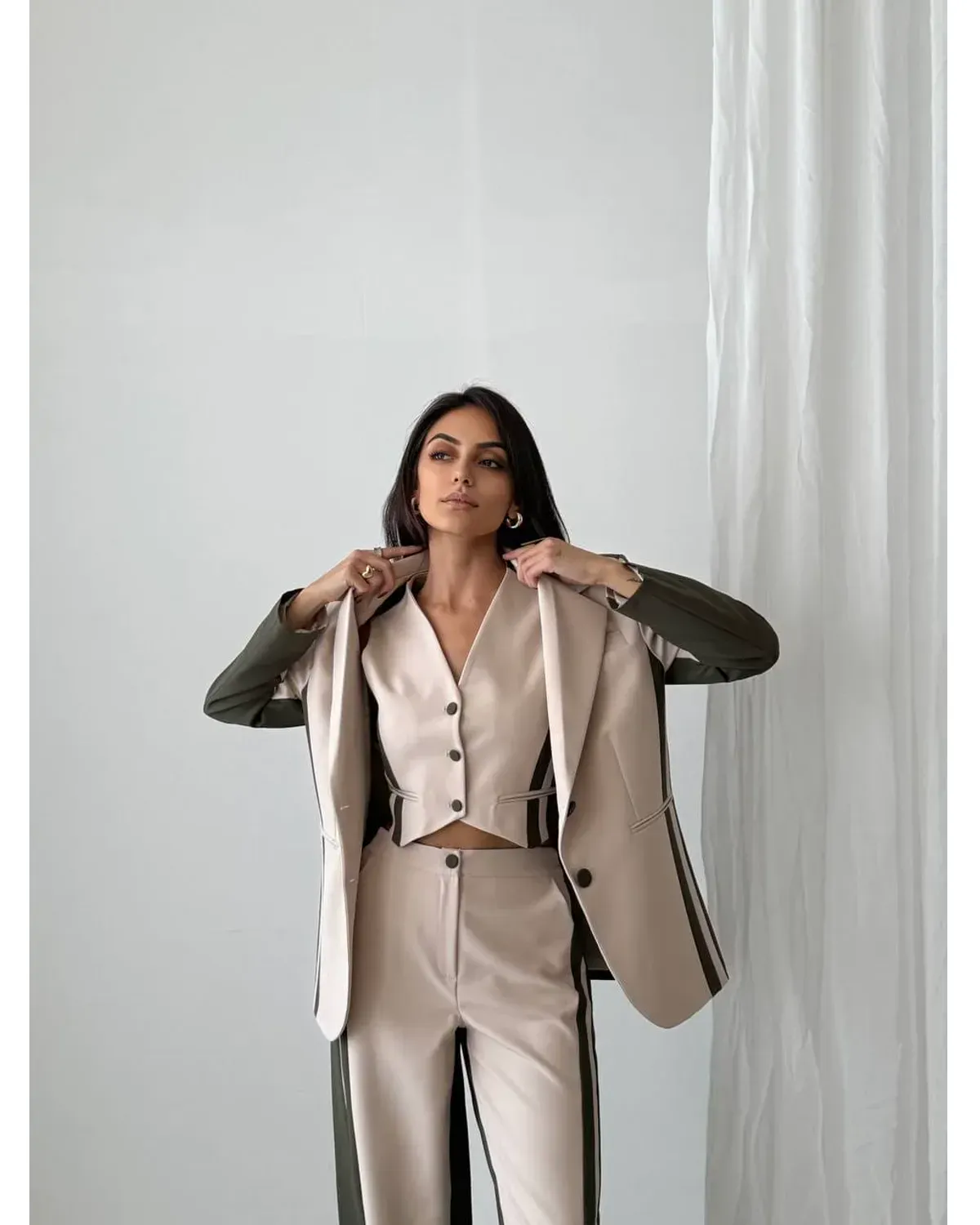 Yeşil şeritli garnili üçlü premium takım 1 Yeşil şeritli garnili üçlü premium takım