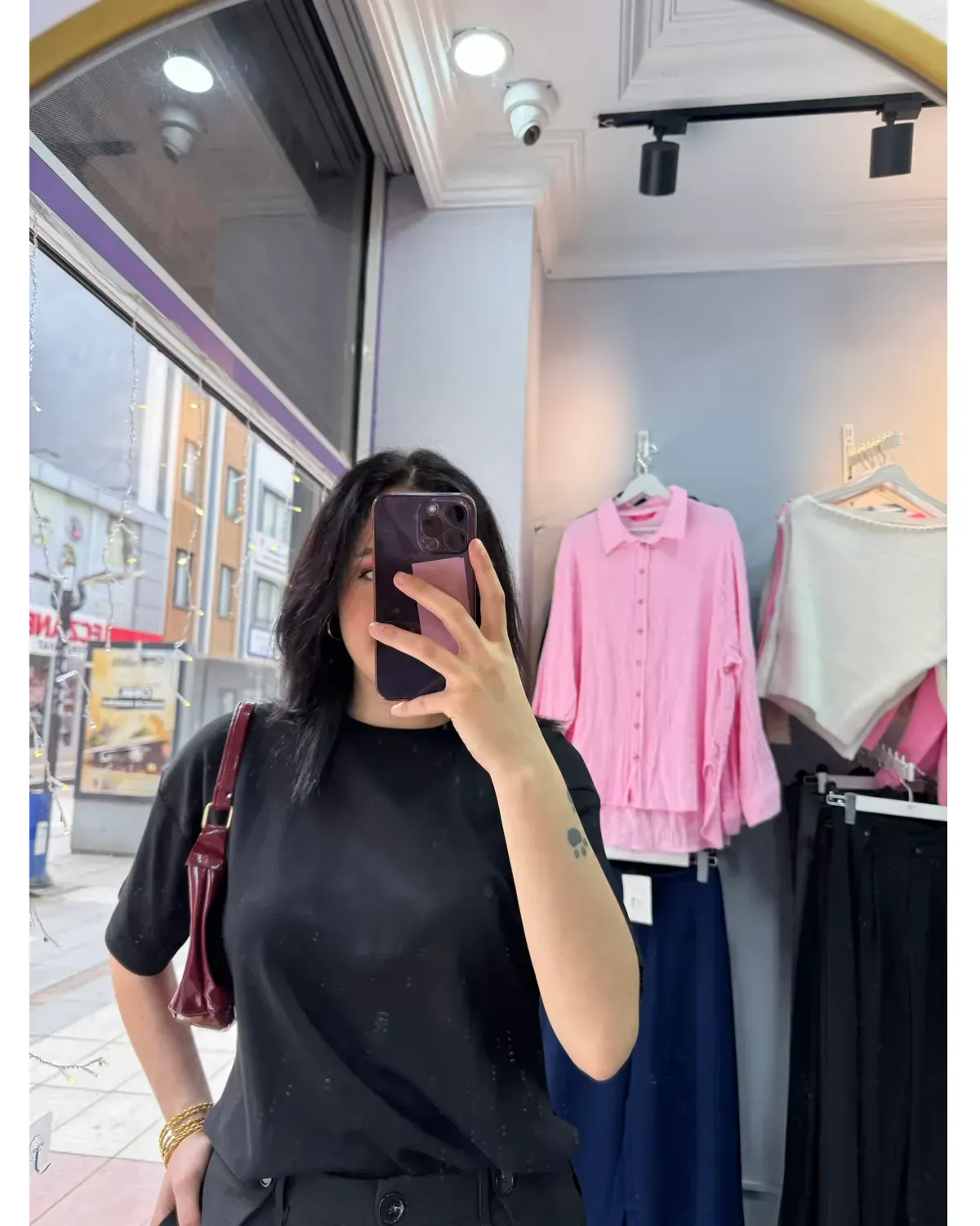 Yanları yırtmaçlı uzun tişört 4 Yanları yırtmaçlı uzun tişört - Görsel 4